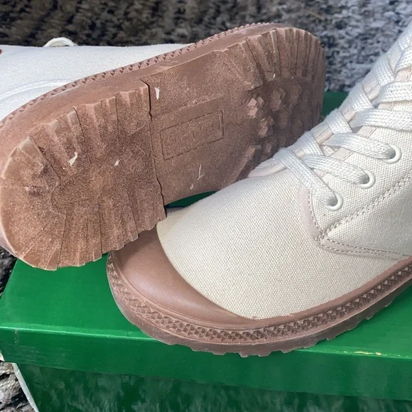 Boots - Picture 2 of 9